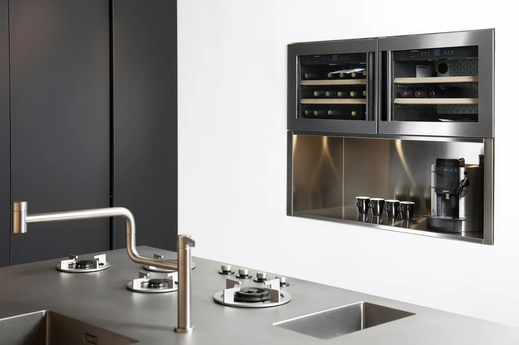 Plan de travail en inox laminée à chaud avec incorporation évier soudé et i-Cooking Saint Tropez