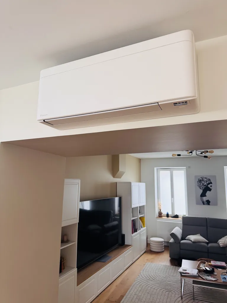 Réalisation d'une clim en unité intérieure Daikin Stylish avec pilotage à distance à Lyon 7 quartier Saxe Gambetta