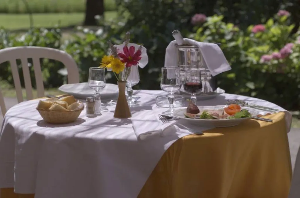 Le restaurant glacier de l'Auberge des Eyssauts près de Salon de Provence