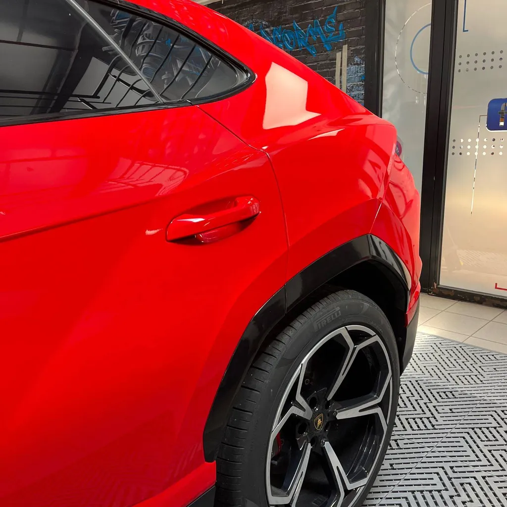 Total covering sur une Lamborghini Urus 