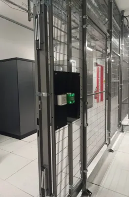 Protection de plusieurs accès avec installation de verrouillage Abloy et contrôle d'accès Vanderbilt dans un datacenter à Vénissieux près de Lyon
