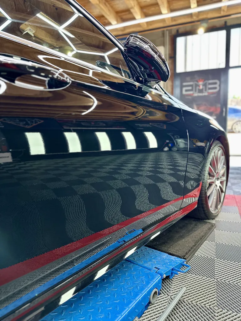 Mercedes E400 – Préparation esthétique haut de gamme & traitement céramique professionnel à Lyon et alentours 