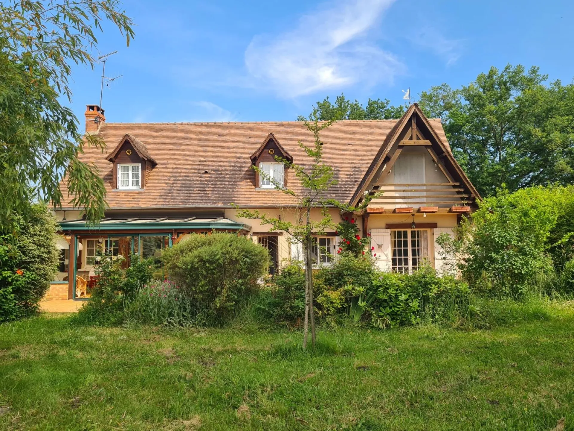 Propriété avec terrasse et grand jardin en sarthe