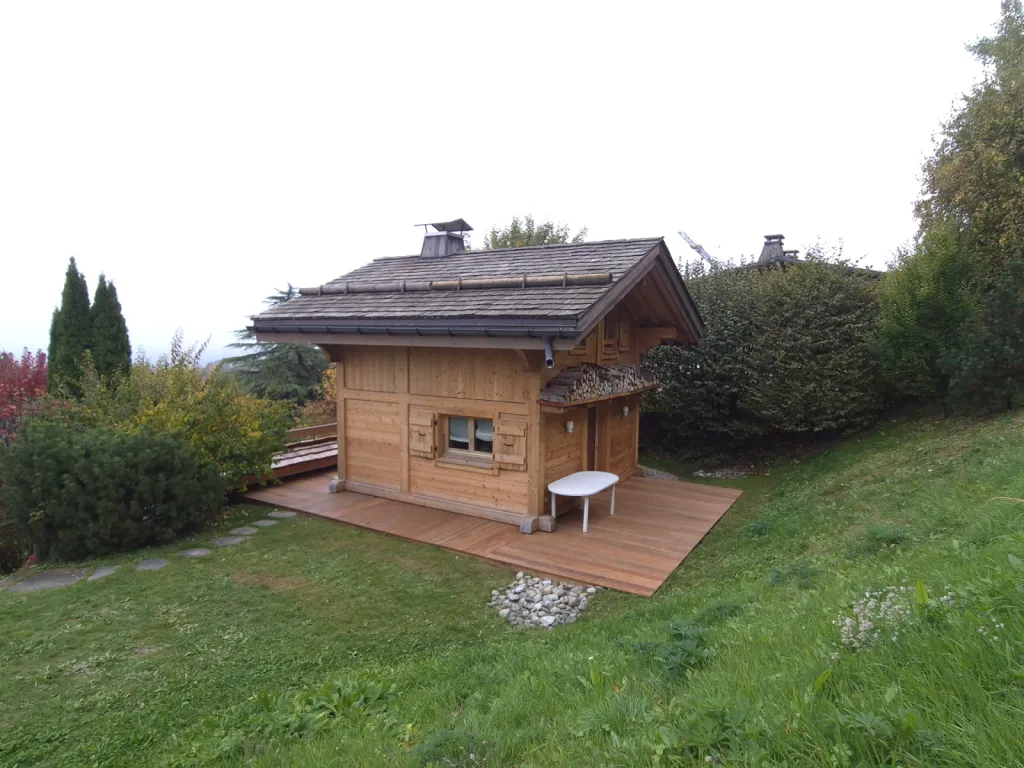 Réfection de terrasse en IPE et réfection d’un auvent de garage en tavaillon à Combloux en Haute-Savoie