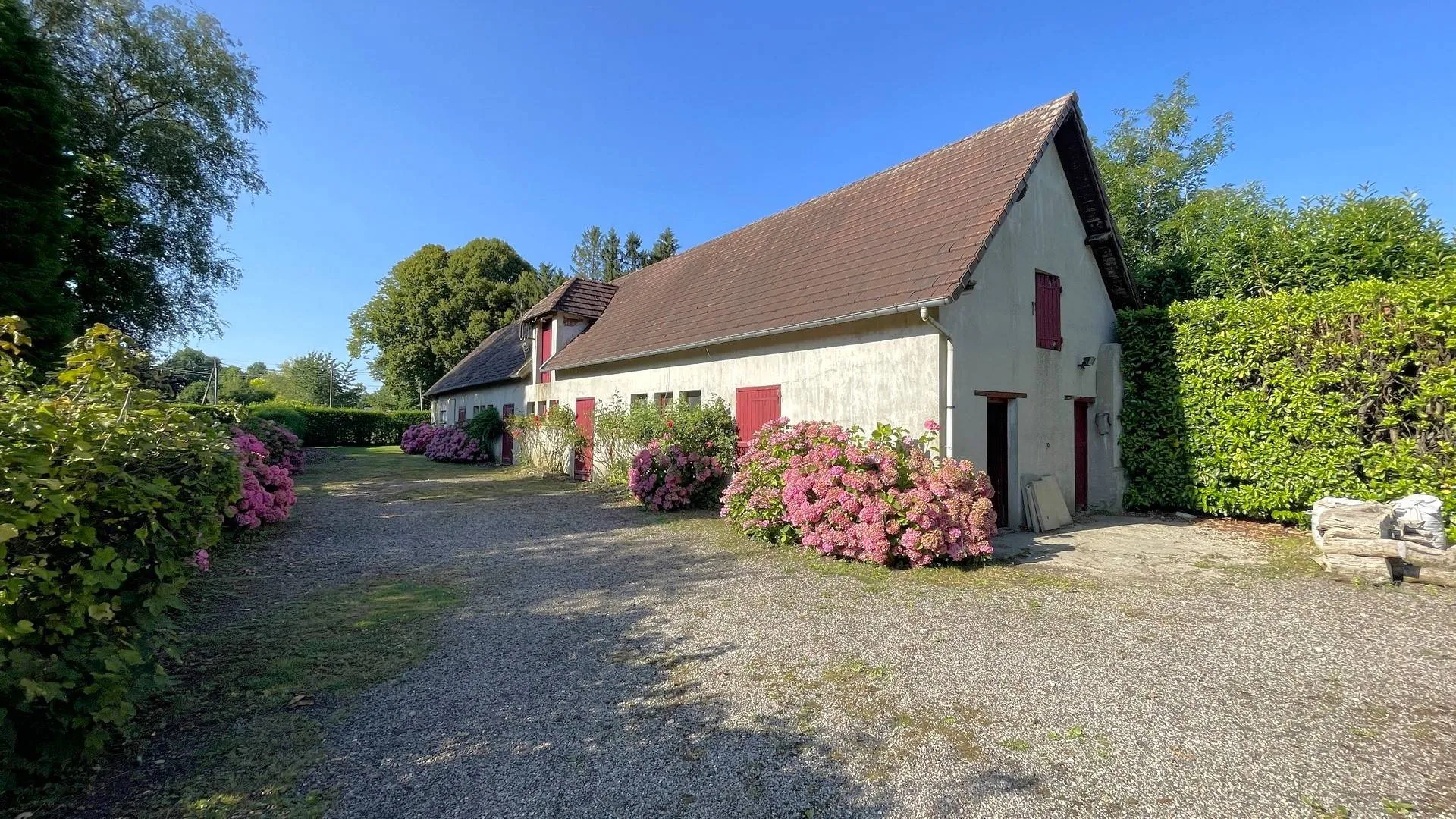 Maison de prestige à vendre en Normandie** : Terres et Demeures de Normandie vous invite à découvrir cette propriété d'exception à 10 minutes des Grandes Ventes et à 40 minutes de la plage de Dieppe.