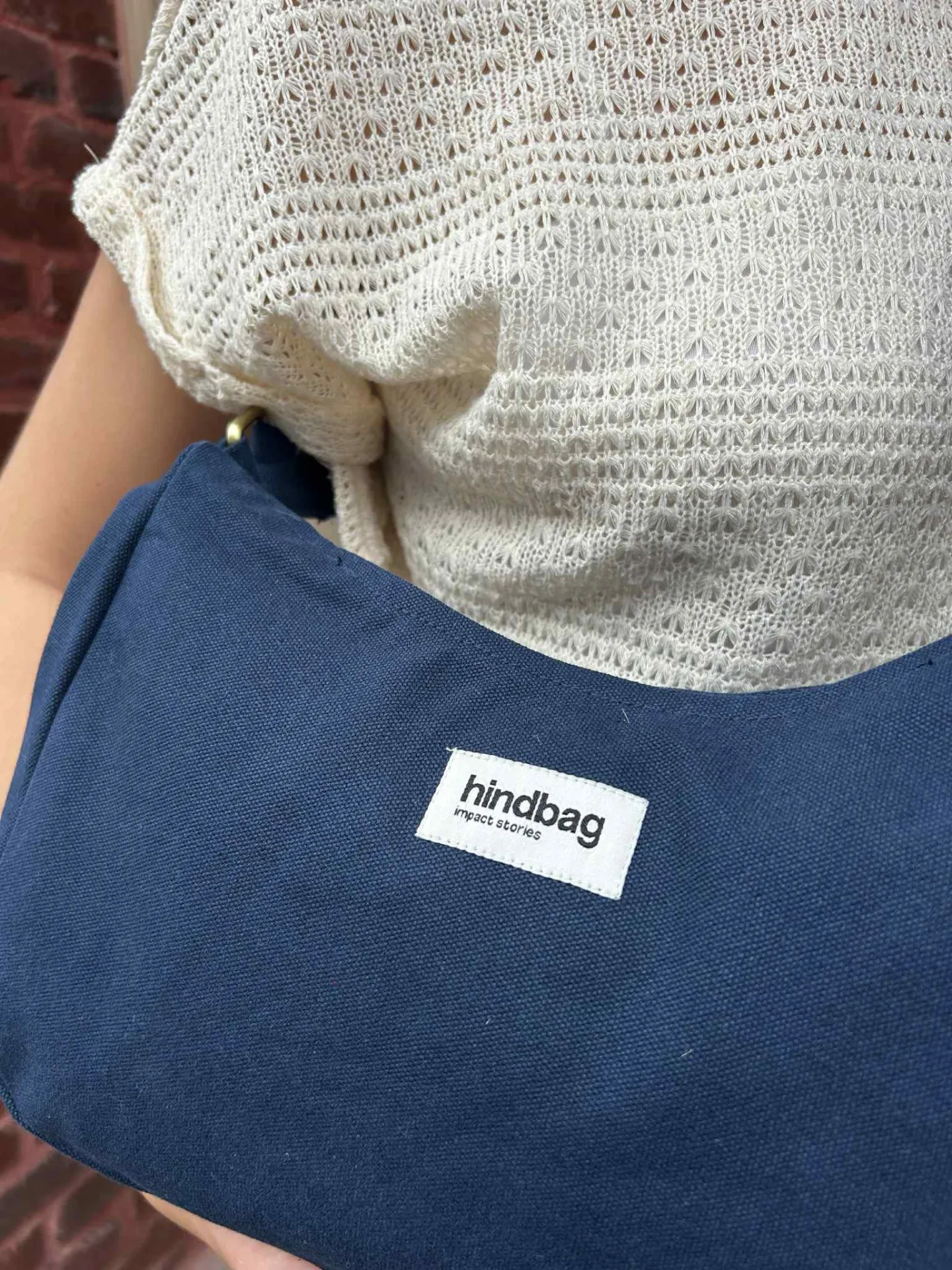 Sac bandoulière Hindbag Rosa Navy disponible chez Evasion Eu