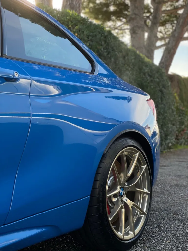 Detailing et pose d'un traitement céramique GTECHNIQ sur une BMW M2 CS à Monaco dans les Alpes-Maritimes