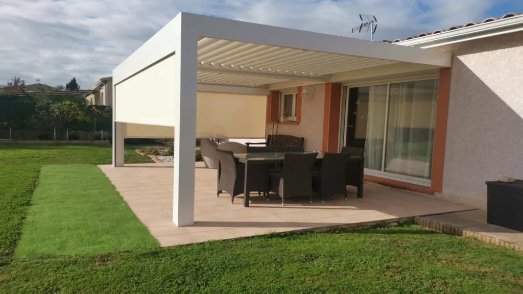 Fourniture et pose d'une Pergola Bioclimatique avec éclairage LED intégré à Fronton