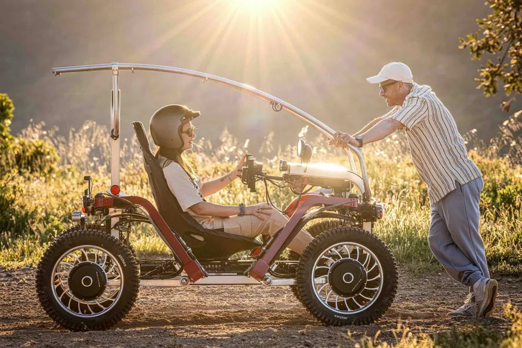 4x4 tout terrain électrique avec le toit solaire