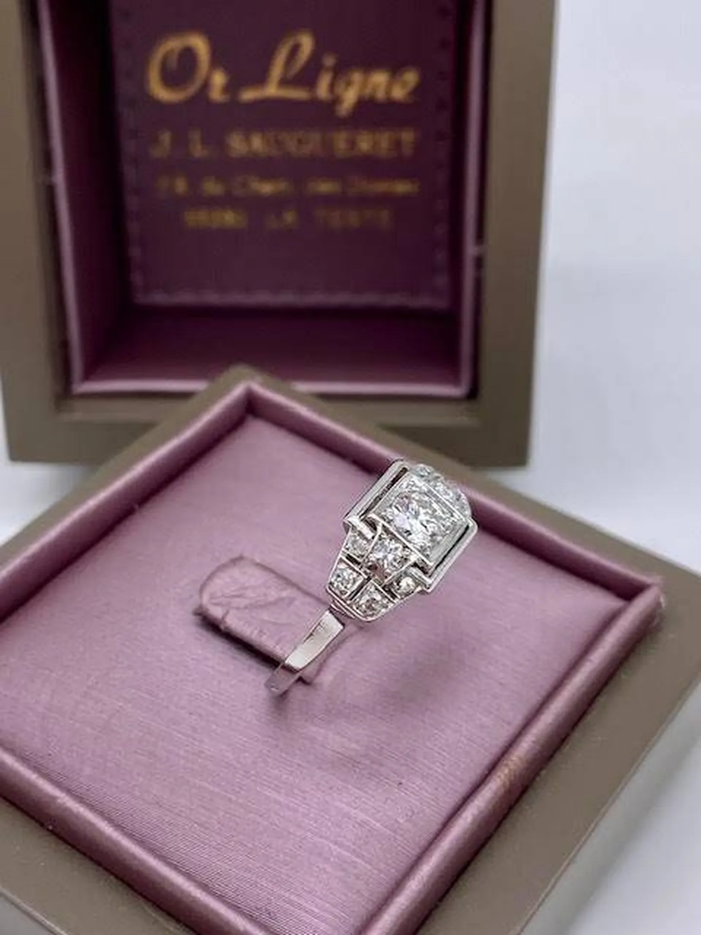 Ou acheter une belle bague style vintage en parfait état en platine et diamants? Chez la bijouterie Or Ligne à La Teste de Buch sur le Bassin d'Arcachon 