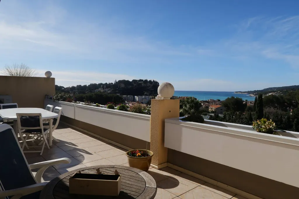 Cassis -  T4 dans résidence de standing, terrasse vue mer et parking à proximité immédiate du port 