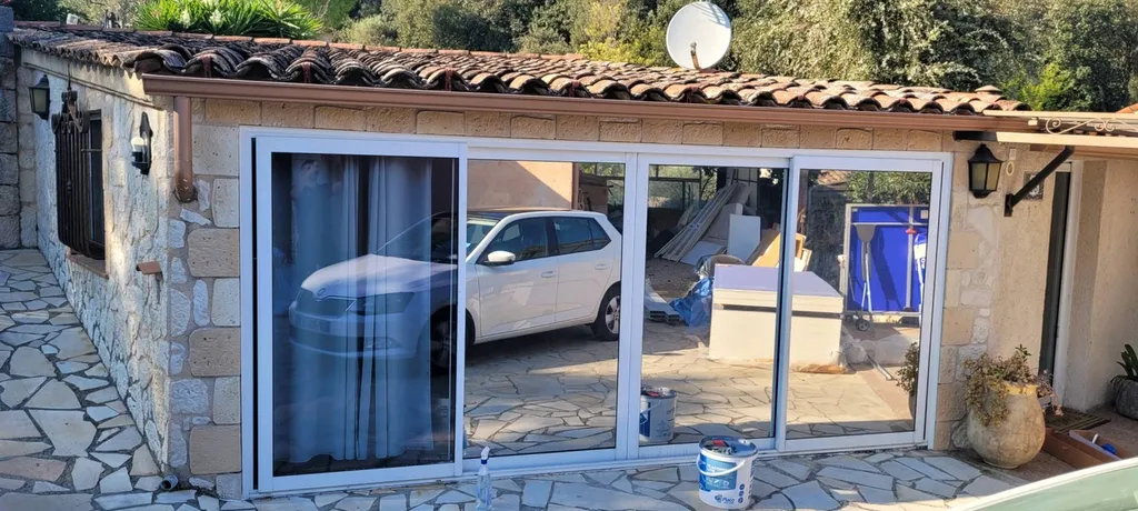 Prestataire de pose film solaire sur bâtiment pas cher dans les Alpes Maritimes 