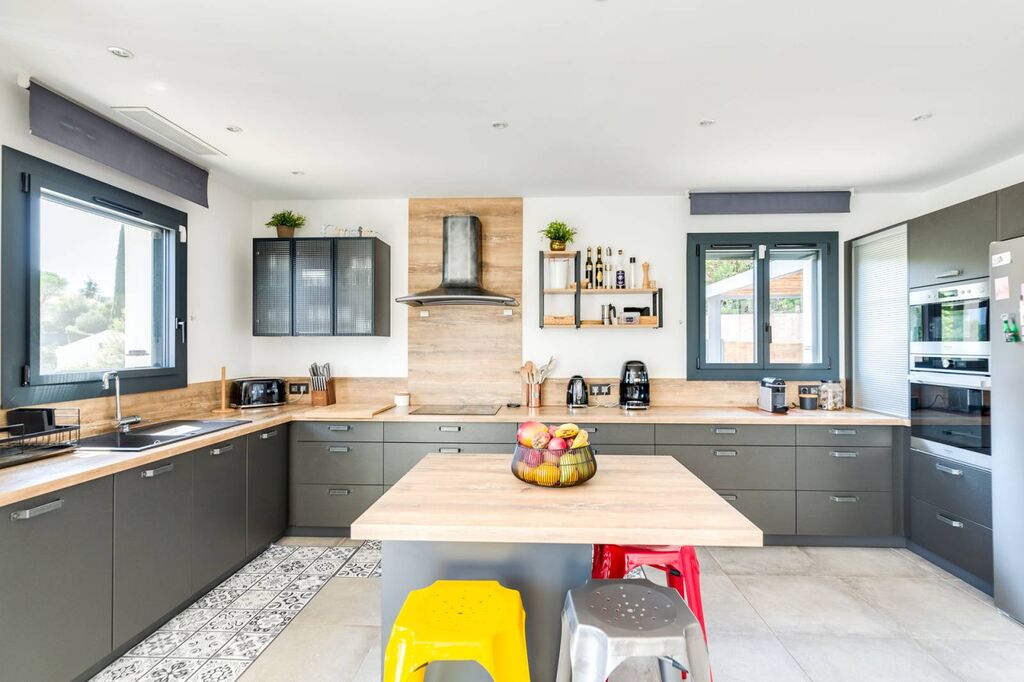 Maison de standing Carnoux en Provence  prestations haut de gamme