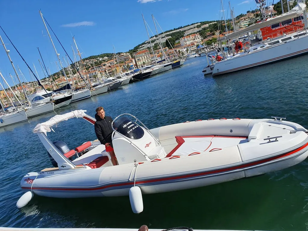 Bateau semi-rigide Wave 23 d'occasion Bandol