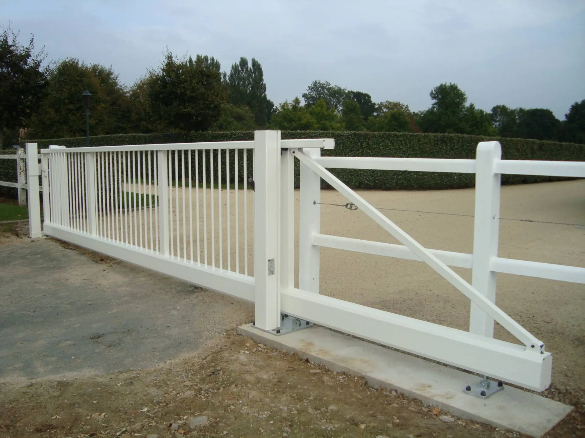 Installation de portail autoportant dans un haras du Calvados 14