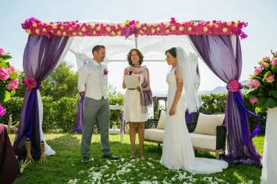 Votre Mariage avec wedding planner française dans une villa vue mer dans les Iles des Cyclades en Grèce