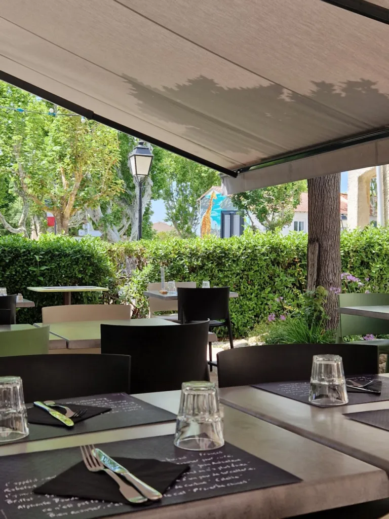 store double pente pour terrasse à côté du zoo de la barben