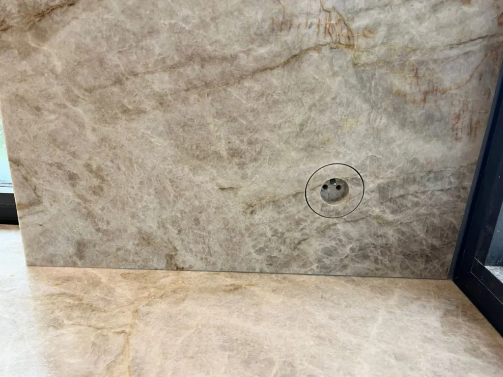 Nouveau design d'une cuisine en Quartzite Taj Mahal vers Chassieu