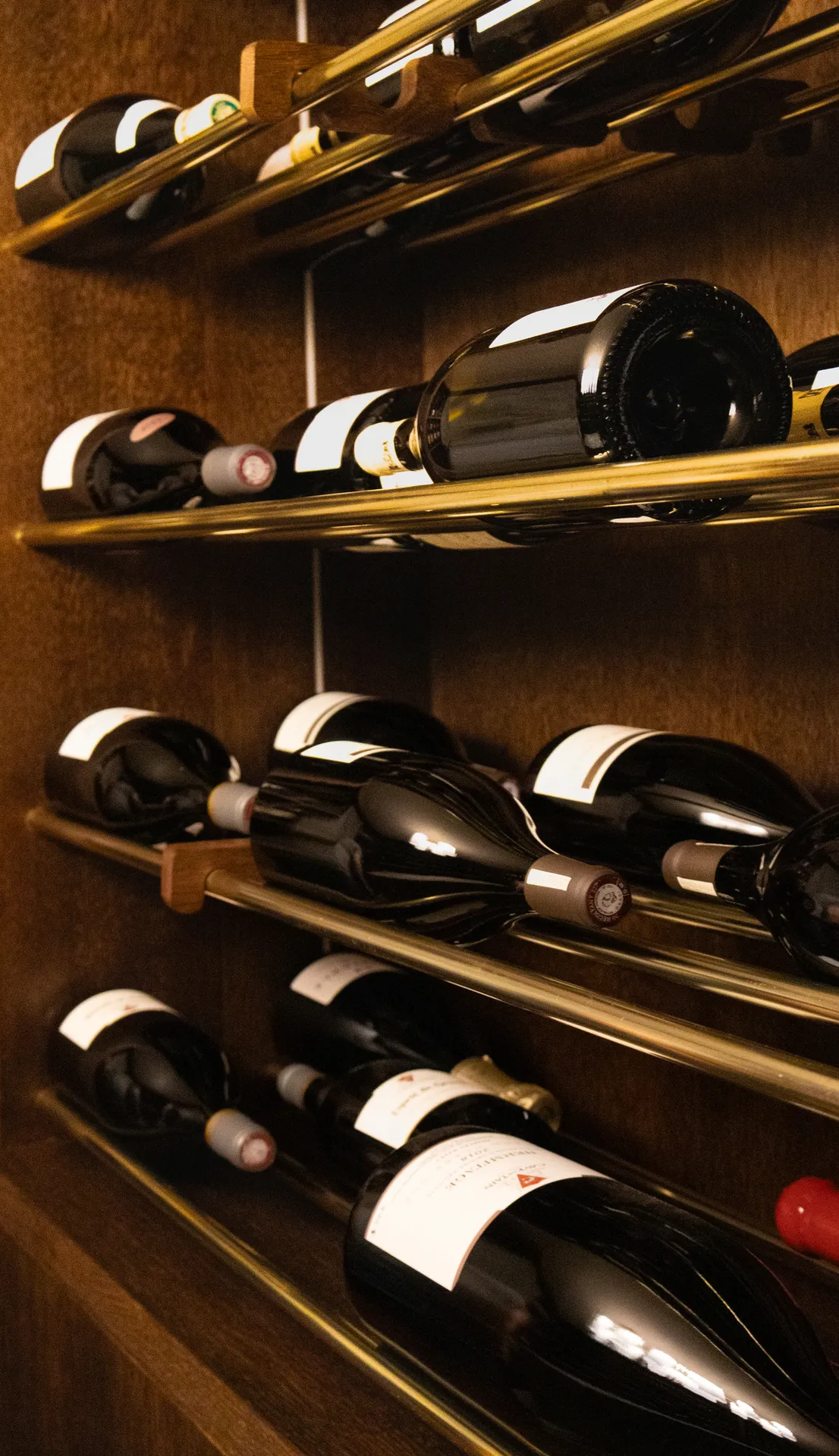 Cave à vin sur mesure en chêne massif au design contemporain à Veyrier-du-Lac en Savoie