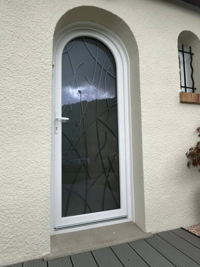 Entreprise et devis pour pose de porte d'entrée cintrée au Havre et ses alentours 76