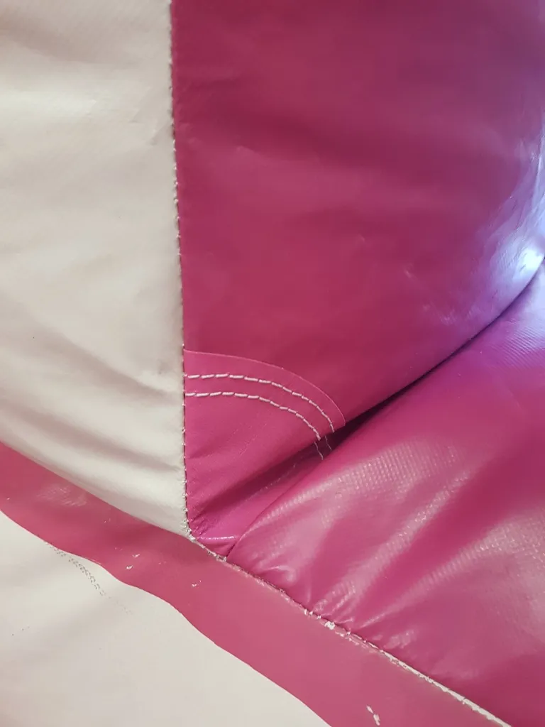 réparation couture sur château pour enfants 