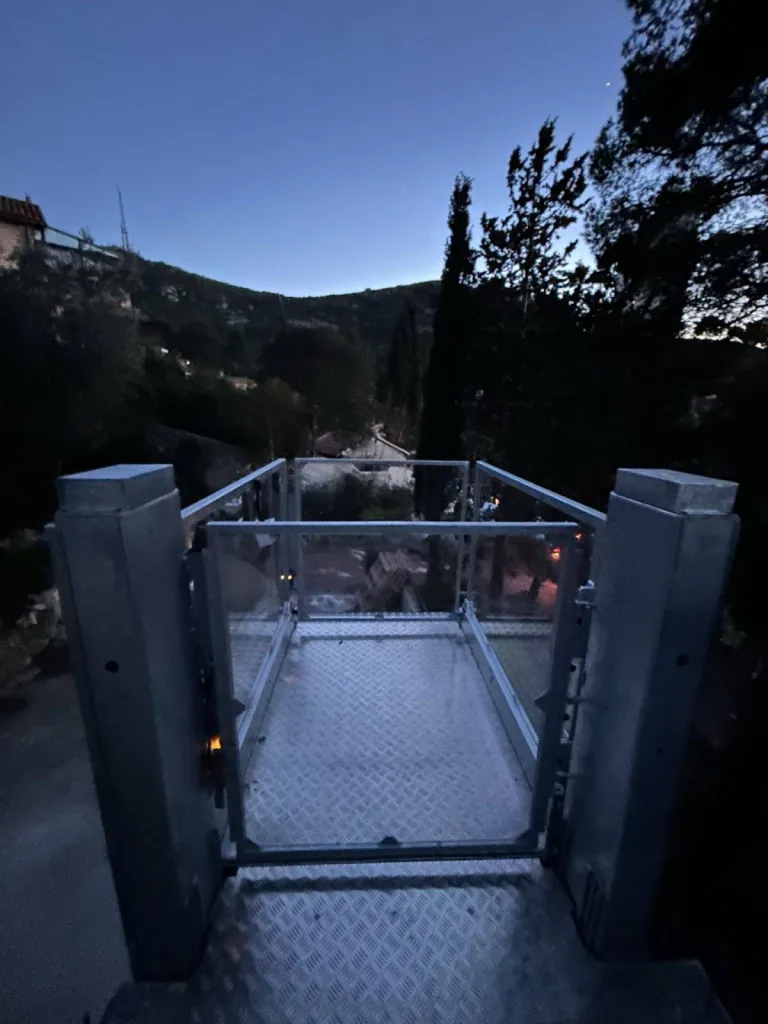 La tentation était trop forte de marier ciel et plateforme verticale Strategos à Marseille