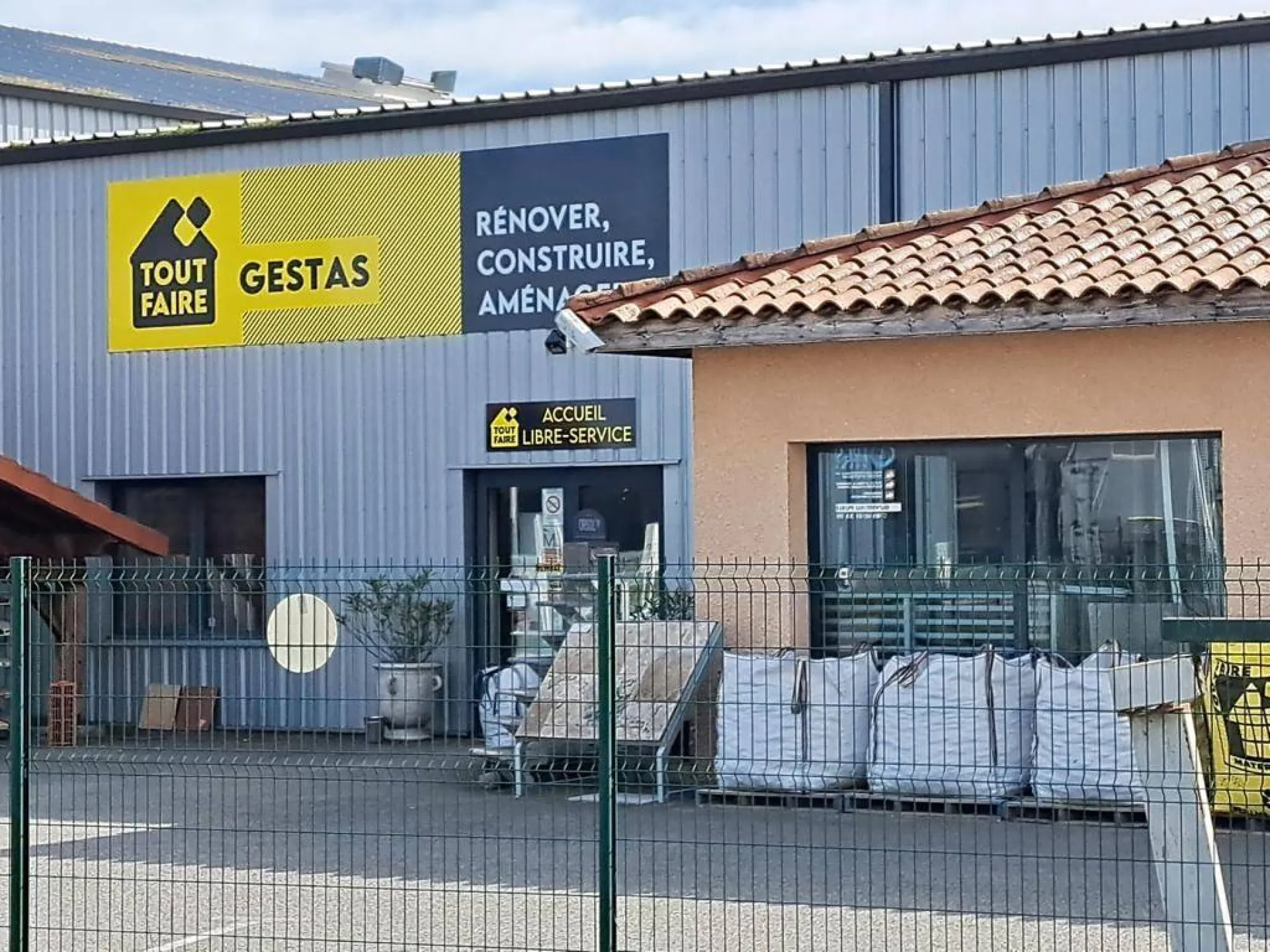 Réalisation et installation d'une enseigne pour Tout Faire à Capens en Haute-Garonne