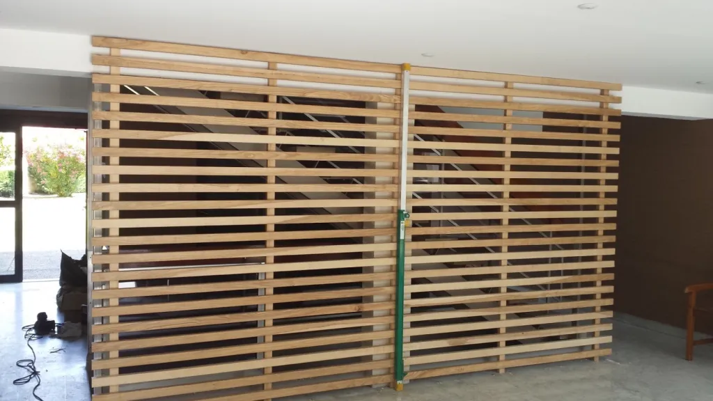 Verrière type, atelier, claustra sur- mesure ainsi qu'un paravent en bois ou en acier, sur Bordeaux et Arcachon