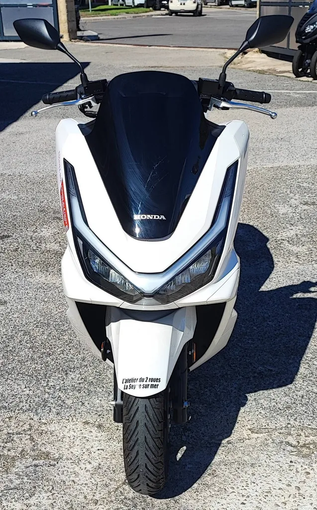 HONDA PCX 125 DX DU 03/2025 AVEC 900 KM.
