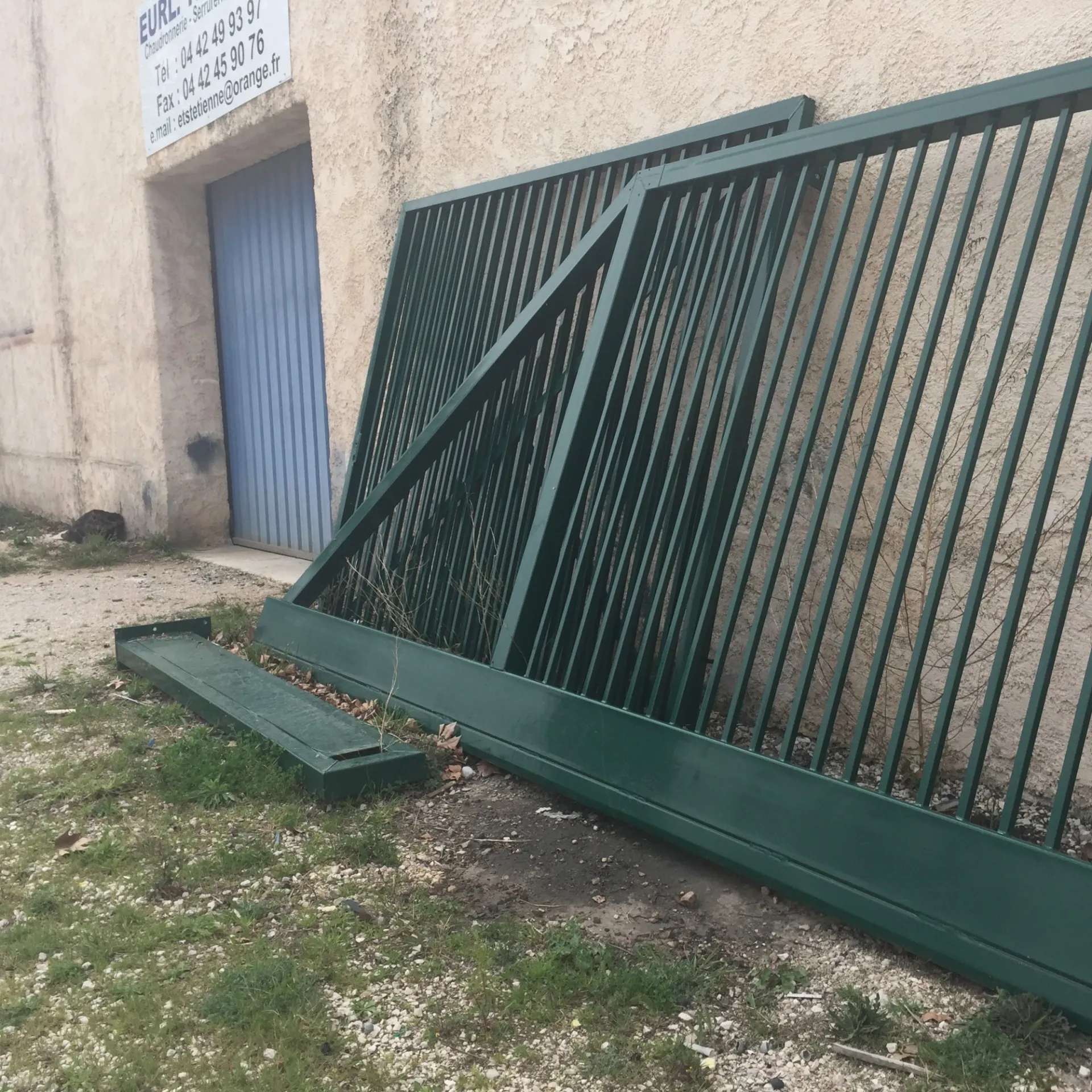 FABRICATION PORTAIL INDUSTRIEL GALVANISE THERMOLAQUE SUR MESURE DANS LES BOUCHES DU RHONE 13
