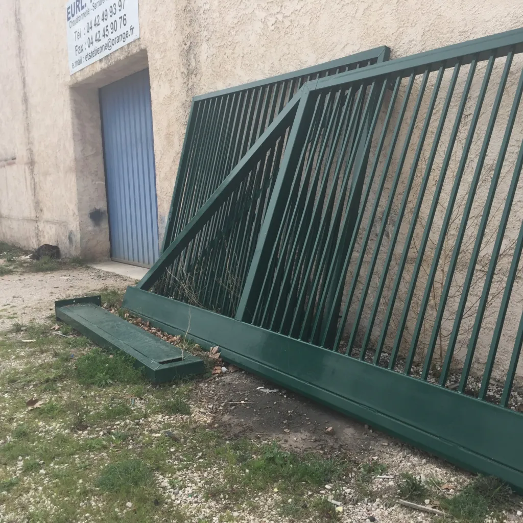 FABRICATION PORTAIL INDUSTRIEL GALVANISE THERMOLAQUE SUR MESURE DANS LES BOUCHES DU RHONE 13