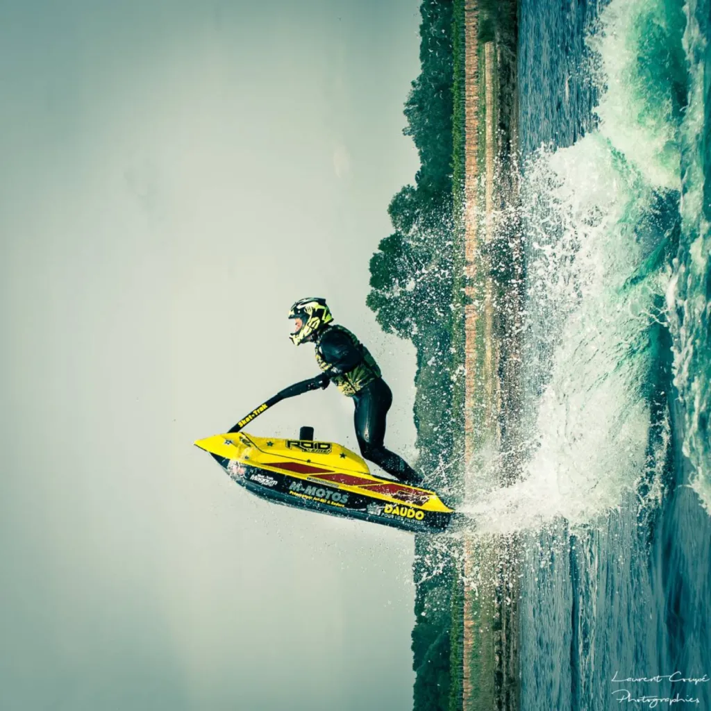 LUNDI 6 JUILLET nous avions notre soirée bord de piscine avec JetSki Accrobatique et le champion de france