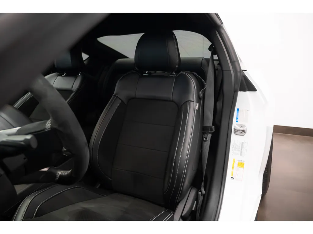 Ford Mustang Shelby GT350 2016 Neuve Série Limitée Bleu Bandes Blanches V8 5.2 Flat Plane Import Canada Livraison Europe