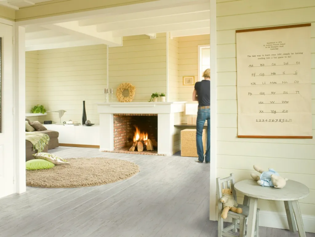 Stratifié QUICKSTEP UF1235 pin blanc brossé