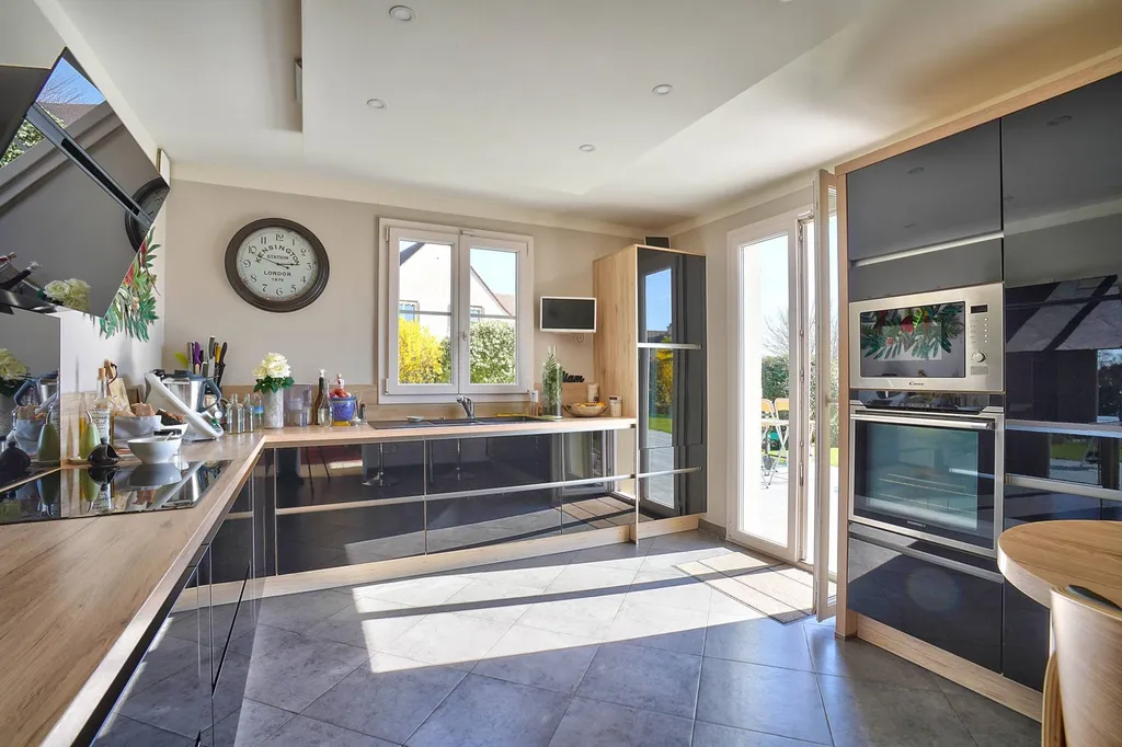 A vendre maison dans le domaine de la croix Saint Jacques à Saint Prix 95390