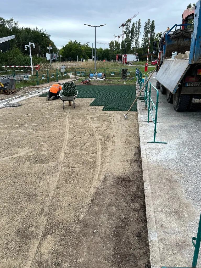 Entreprise de terrassement Divonne-les-Bains: Pose de DALLE-Gazon