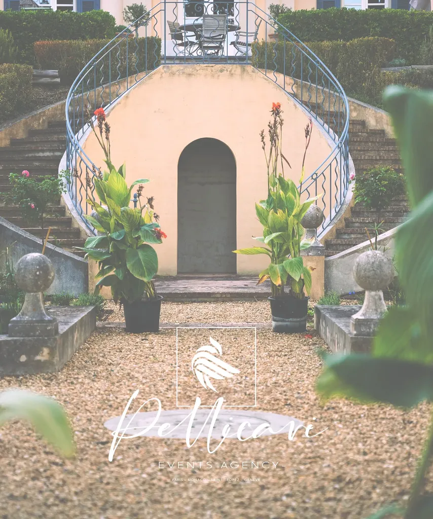 Wedding Planner de prestige pour mariage d'exception en villa privée avec vue sur la Méditerranée à Saint-Tropez sur la Côte d'Azur