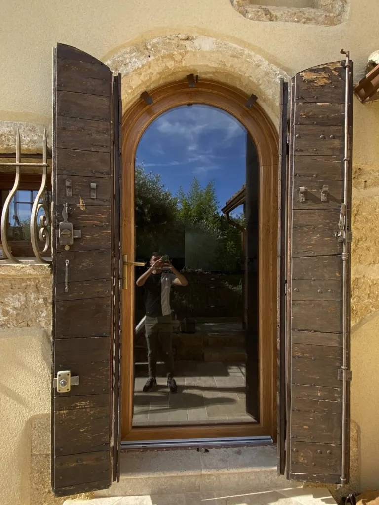 porte-fenêtre cintrée en PVC colorie chêne porte-fenêtre cintrée en PVC colorie chêne