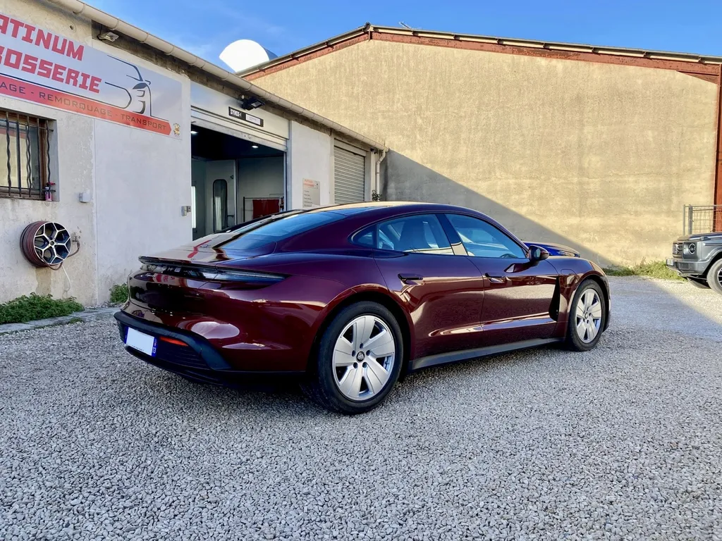 réparation carrosserie Porsche Taycan électrique Porsche Marseille proche d’aubagne et cassis