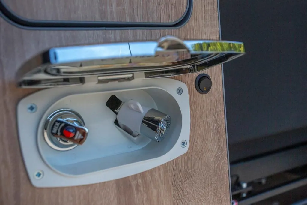 Aménagement intérieur d'un Van VW T6 Court à Annecy : transformation de van compact sur-mesure en Haute-Savoie