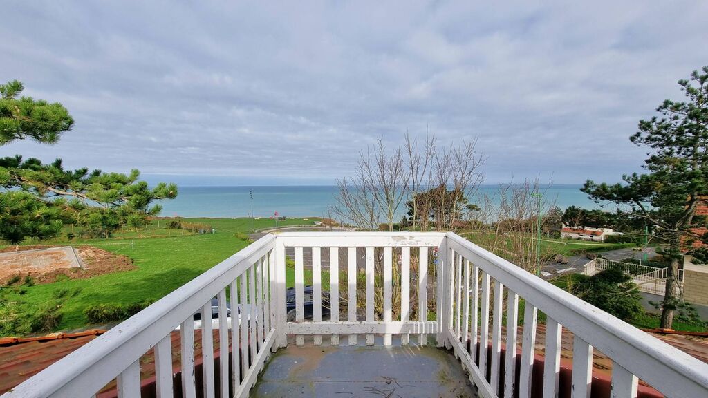 A vendre charmante villa, vue mer exceptionnelle, à réhabiliter, proche des commerces, sur l'axe Dieppe 76200 - Penly 76370 - Le Tréport 76340.
