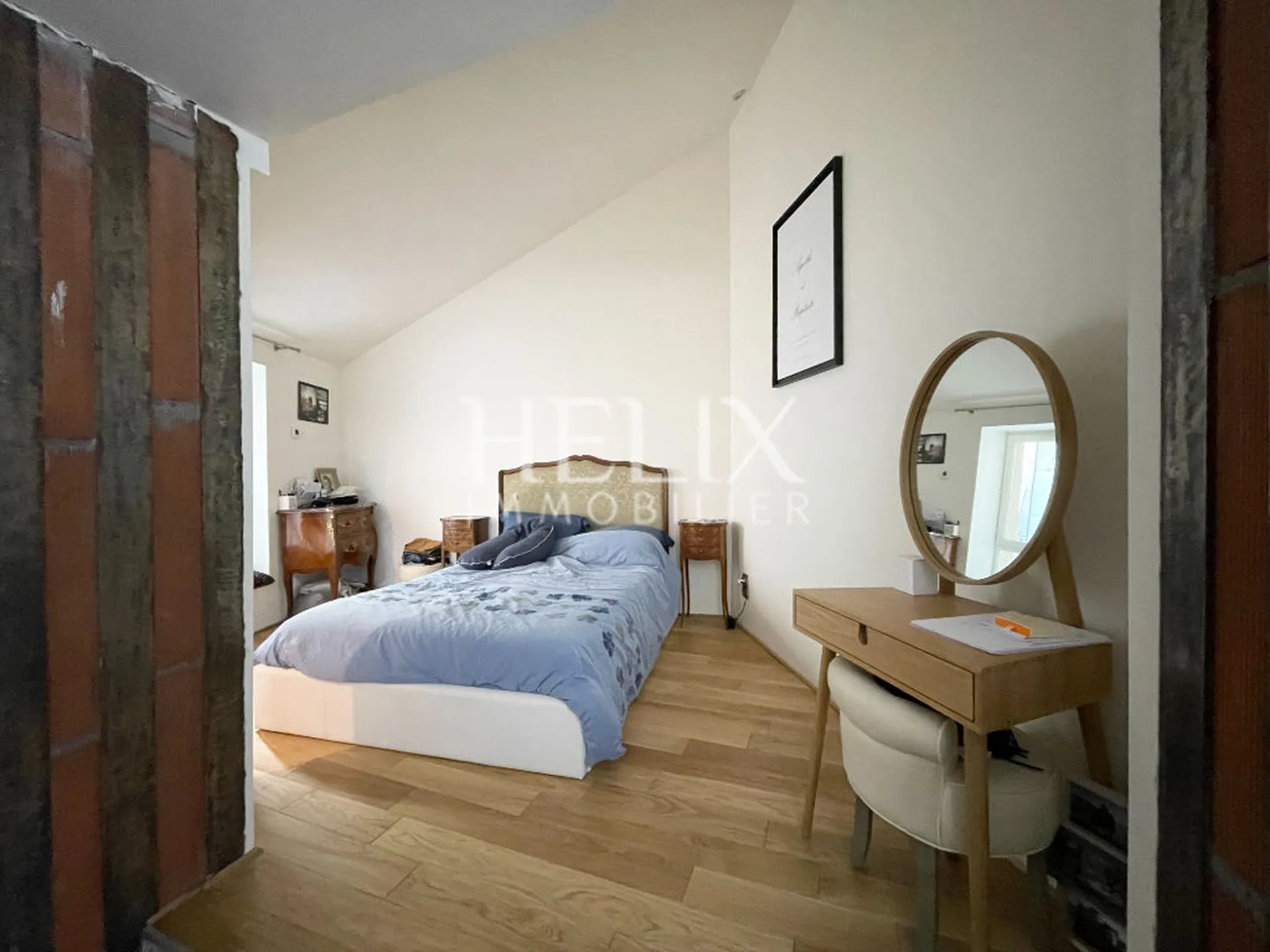 Exclusivité Magnifique appartement 2/3 pièces situé au rez-de-chaussée d'un immeuble ancien à Saint Germain en Laye.