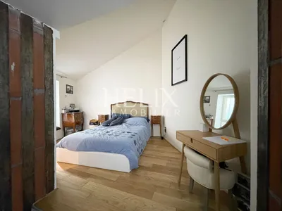 Exclusivité Magnifique appartement 2/3 pièces situé au rez-de-chaussée d'un immeuble ancien à Saint Germain en Laye.