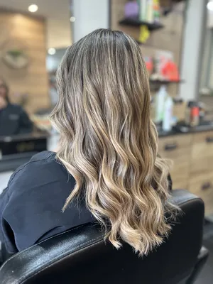 Obtenir un balayage naturel avec diagnostic couleur personnalisé dans un salon expert à Rognac proche de Vitrolles