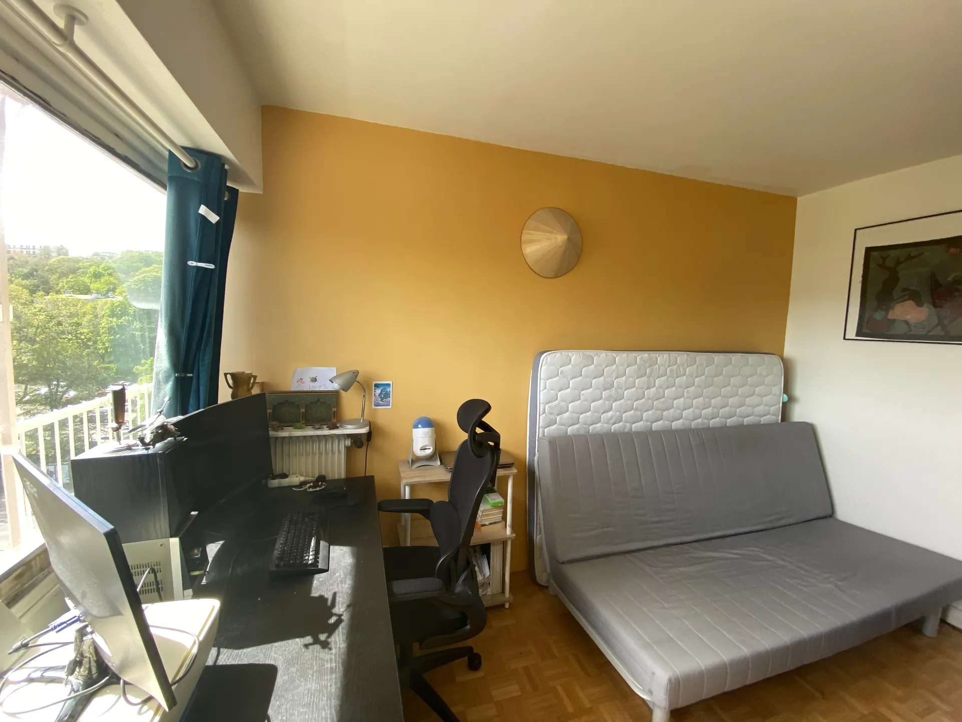 Le Pecq à vendre un appartement de 5 pièces en étage élévé avec ascenseur, situé dans une résidence avec un couple de gardien