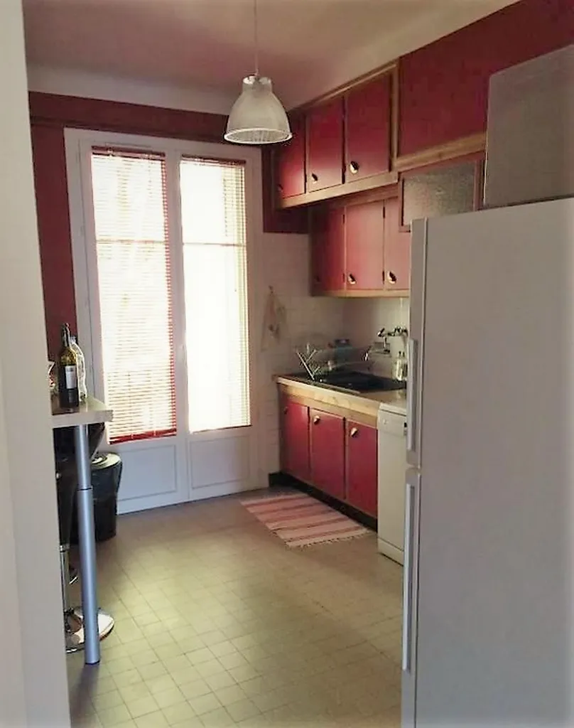 AVIGNON Intra-Muros, Appartement T3 plein sud avec balcon   