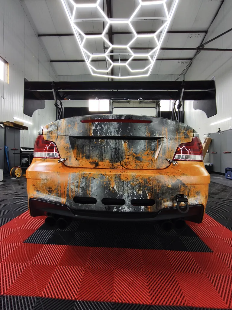 Covering imprimé Avery Dennison BMW 1M design racing effet rouille réalisé par CSP Design Clermont-Ferrand Puy-de-Dôme