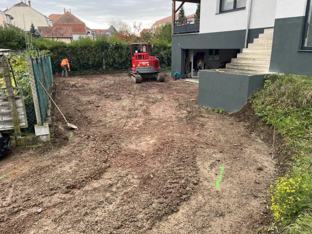 Travaux de terrassement pour une voie d’accès d’une maison à Haguenau près de Strasbourg
