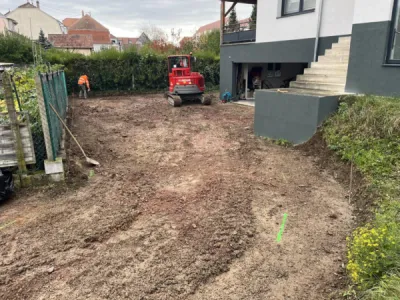 Travaux de terrassement pour une voie d’accès d’une maison à Haguenau près de Strasbourg