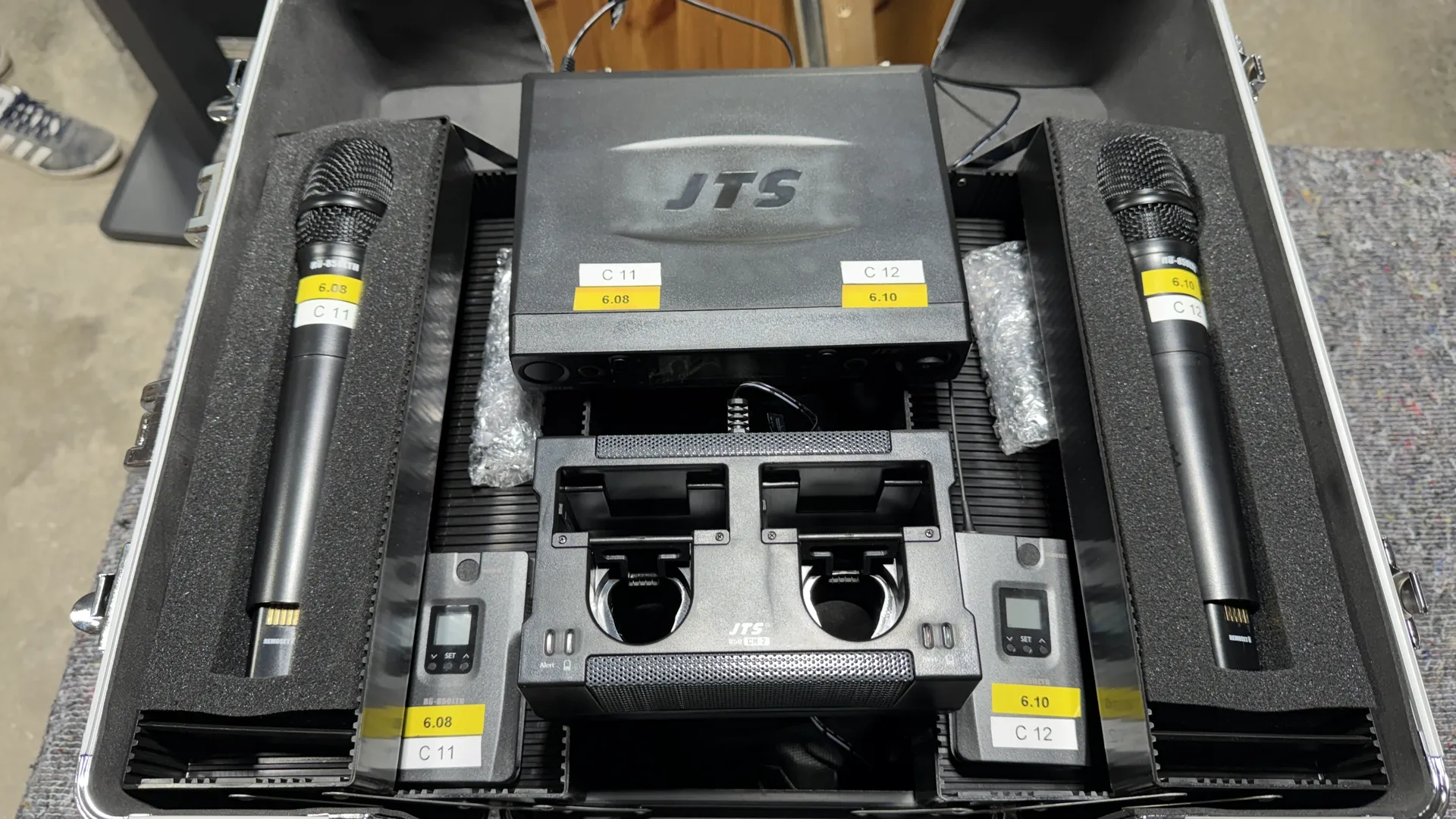 Double micro hf main serre tête cravate JTS